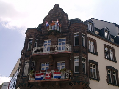 Överallt hängde det flaggor i Basel.